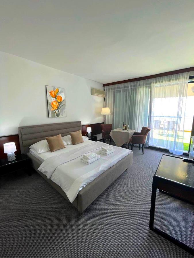 Corpus A - Hotel Albatros Ulcinj Buitenkant foto