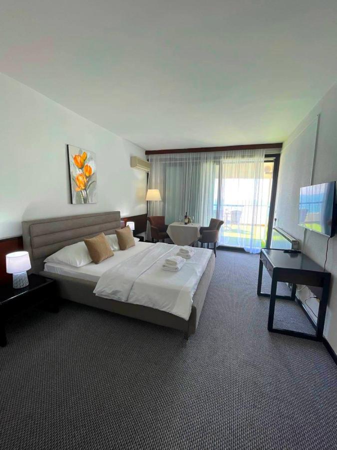 Corpus A - Hotel Albatros Ulcinj Buitenkant foto