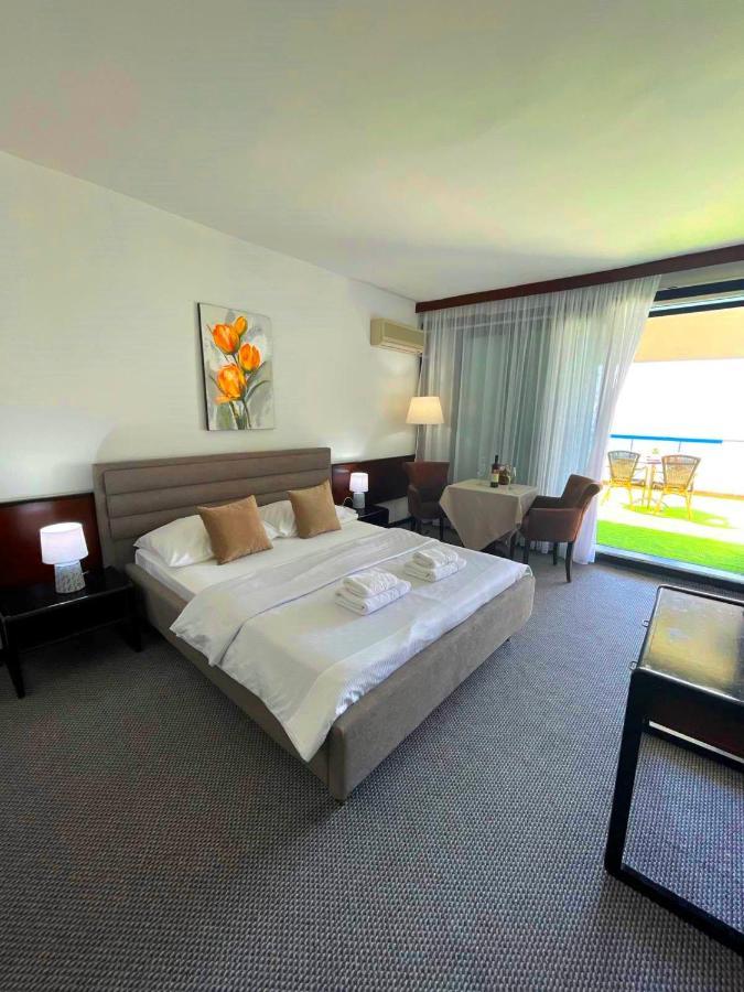Corpus A - Hotel Albatros Ulcinj Buitenkant foto