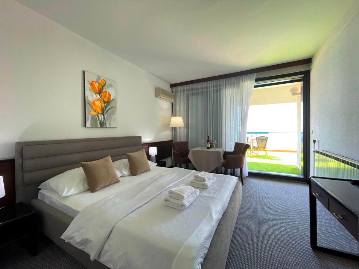 Corpus A - Hotel Albatros Ulcinj Buitenkant foto