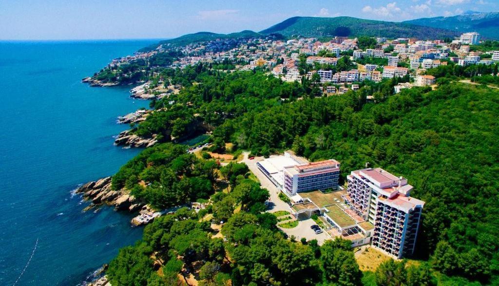 Corpus A - Hotel Albatros Ulcinj Buitenkant foto