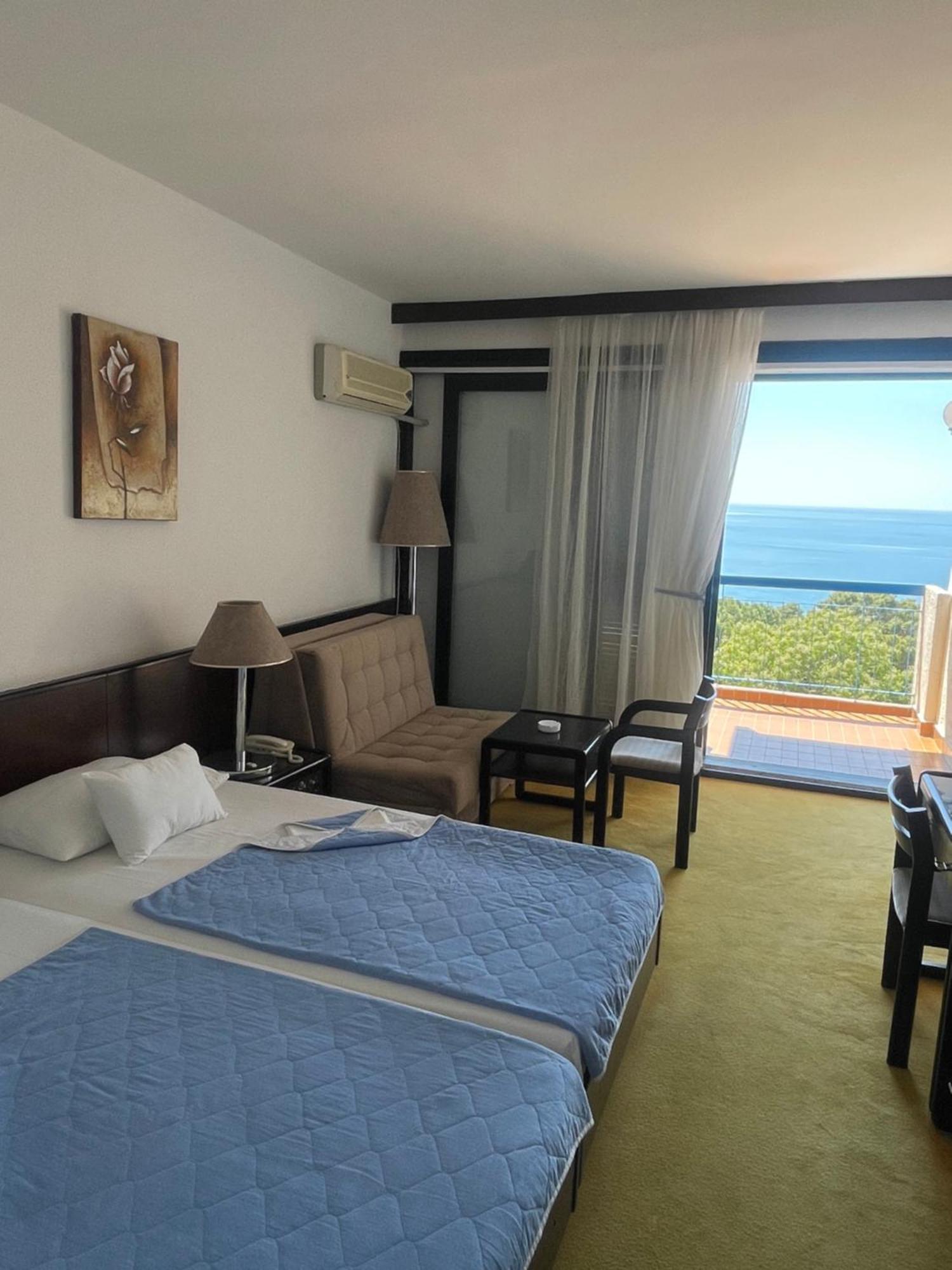 Corpus A - Hotel Albatros Ulcinj Buitenkant foto